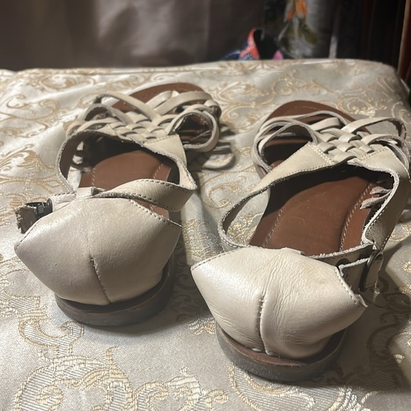 Used Cream Colored Sandals - Picture 3 of 3